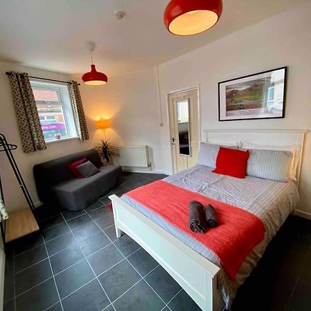 Brickworks - 2 Bedrooms, 15 Mins Walk To The Centre, With Garden Cardiff Kültér fotó