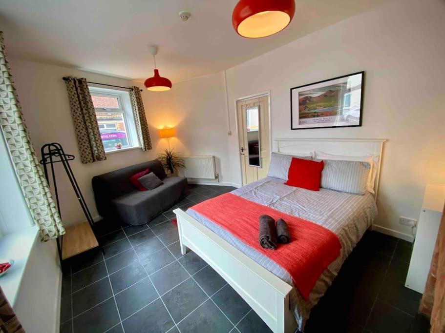Brickworks - 2 Bedrooms, 15 Mins Walk To The Centre, With Garden Cardiff Kültér fotó