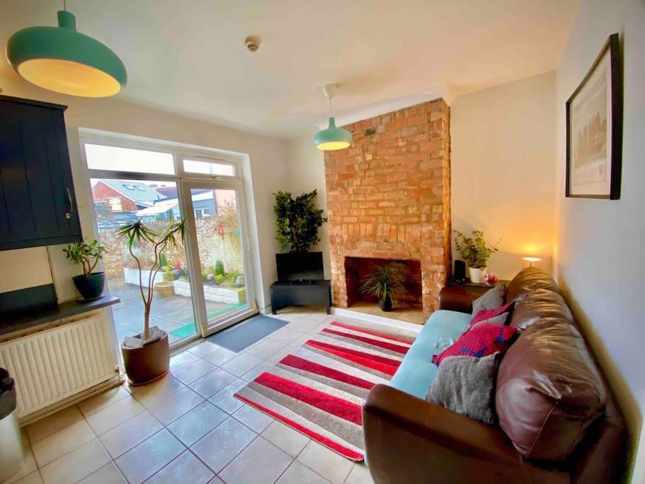 Brickworks - 2 Bedrooms, 15 Mins Walk To The Centre, With Garden Cardiff Kültér fotó